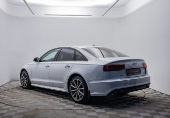 Подержанный автомобиль Audi A6 Sedan 2017 года (7 фото)