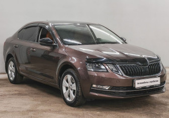 Подержанный автомобиль Skoda Octavia Liftback 2017 года (2 фото)