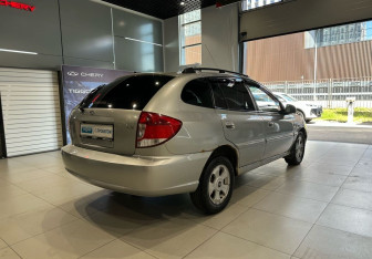 Подержанный автомобиль Kia Rio Wagon 2005 года (4 фото)