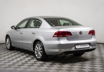 Подержанный автомобиль Volkswagen Passat Sedan 2011 года (7 фото)