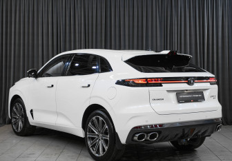 Подержанный автомобиль Changan UNI-K 2023 года (7 фото)