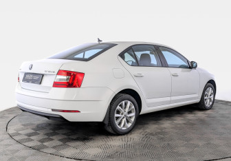 Подержанный автомобиль Skoda Octavia Liftback 2019 года (5 фото)