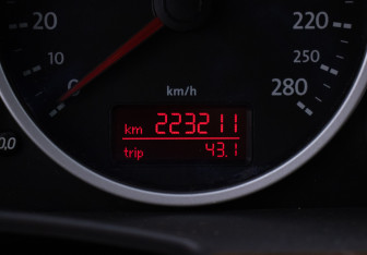 Подержанный автомобиль Volkswagen Touareg 2007 года (12 фото)
