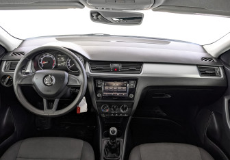 Подержанный автомобиль Skoda Rapid Liftback 2019 года (14 фото)