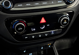 Подержанный автомобиль Hyundai Solaris Sedan 2021 года (21 фото)