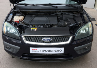 Подержанный автомобиль Ford Focus Sedan 2006 года (9 фото)