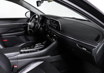 Подержанный автомобиль Hyundai Sonata 2020 года (11 фото)