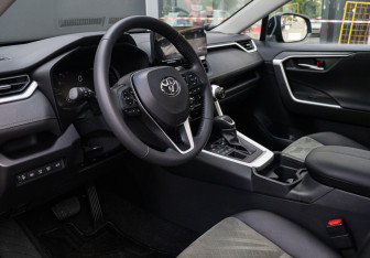 Новый Toyota RAV4 2025 (12 фото)