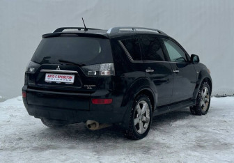Подержанный автомобиль Mitsubishi Outlander 2008 года (5 фото)