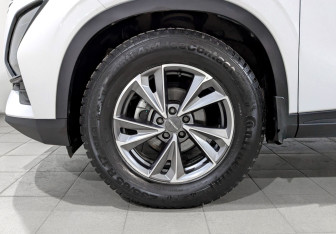 Подержанный автомобиль Omoda C5 2024 года (18 фото)