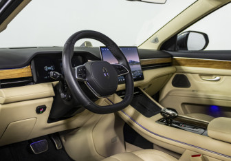 Подержанный автомобиль AITO M7 2023 года (9 фото)