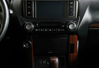 Подержанный автомобиль Toyota Land Cruiser Prado 2016 года (12 фото)