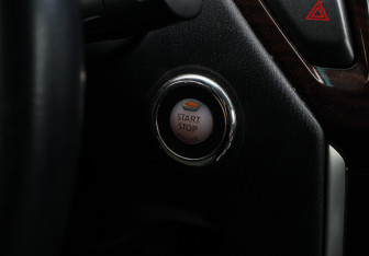 Подержанный автомобиль Nissan Pathfinder 2015 года (24 фото)