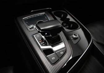 Подержанный автомобиль Audi Q7 2017 года (19 фото)
