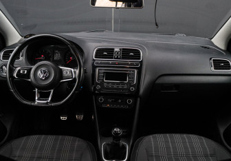 Подержанный автомобиль Volkswagen Polo Sedan 2016 года (9 фото)