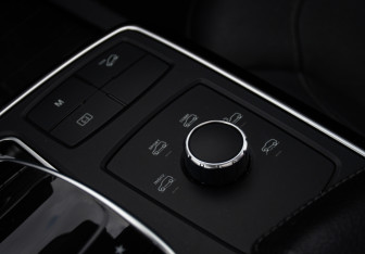Подержанный автомобиль Mercedes-Benz GLE 2016 года (19 фото)