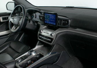 Подержанный автомобиль Ford Explorer 2020 года (6 фото)