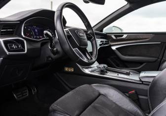 Подержанный автомобиль Audi A7 2018 года (12 фото)