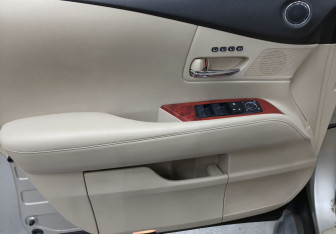 Подержанный автомобиль Lexus RX 2011 года (15 фото)