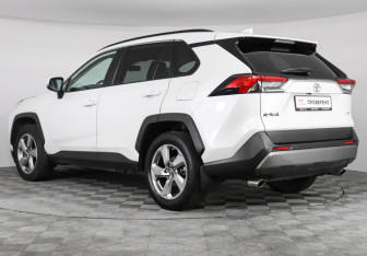 Подержанный автомобиль Toyota RAV4 2019 года (7 фото)