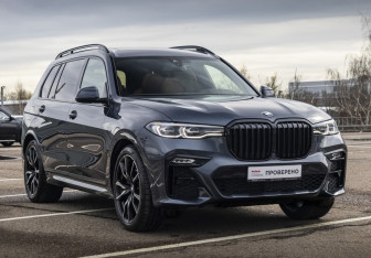 Подержанный автомобиль BMW X7 2021 года (5 фото)