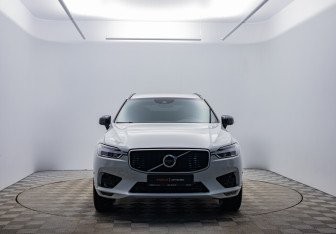 Подержанный автомобиль Volvo XC60 2019 года (2 фото)