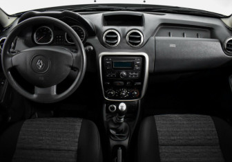 Подержанный автомобиль Renault Duster 2014 года (8 фото)