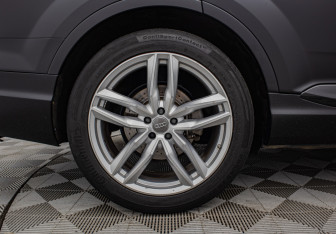 Подержанный автомобиль Audi Q7 2016 года (19 фото)