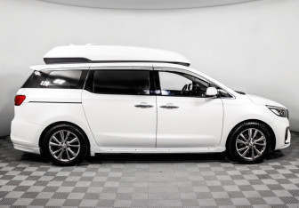 Подержанный автомобиль Kia Carnival 2019 года (4 фото)