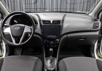 Подержанный автомобиль Hyundai Solaris Sedan 2011 года (14 фото)