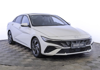 Подержанный автомобиль Hyundai Elantra Sedan 2023 года (3 фото)