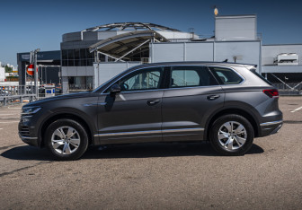 Подержанный автомобиль Volkswagen Touareg 2020 года (8 фото)