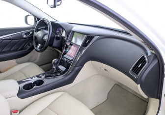 Подержанный автомобиль Infiniti Q50 2014 года (11 фото)