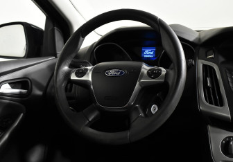 Подержанный автомобиль Ford Focus Wagon 2012 года (12 фото)