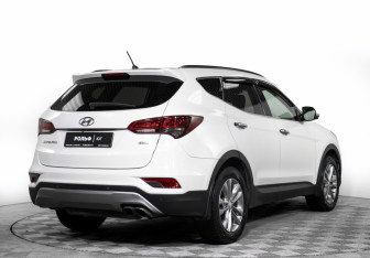 Подержанный автомобиль Hyundai Santa Fe 2015 года (5 фото)