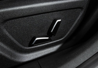 Подержанный автомобиль Geely Emgrand 2023 года (17 фото)