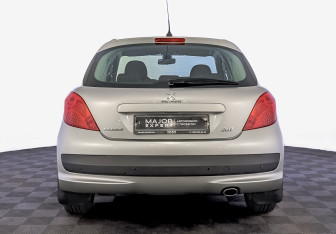 Подержанный автомобиль Peugeot 207 Hatchback 2008 года (6 фото)