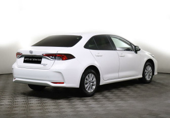 Подержанный автомобиль Toyota Corolla Sedan 2022 года (3 фото)
