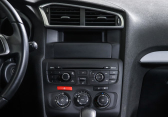 Подержанный автомобиль Citroen C4 Sedan 2016 года (8 фото)