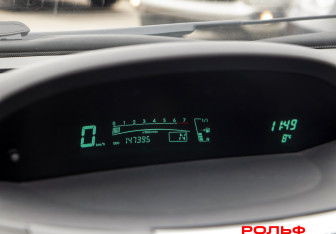 Подержанный автомобиль Toyota Yaris Hatchback 2007 года (9 фото)