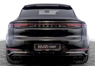 Подержанный автомобиль Porsche Cayenne 2023 года (6 фото)