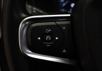 Подержанный автомобиль Volvo XC40 2020 года (11 фото)