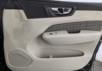 Подержанный автомобиль Volvo XC60 2020 года (26 фото)