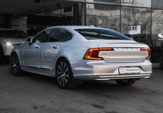 Подержанный автомобиль Volvo S90 2021 года (6 фото)