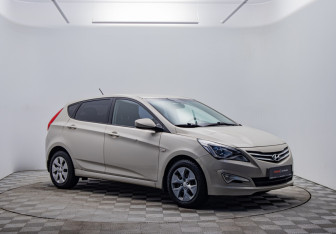 Подержанный автомобиль Hyundai Solaris Hatchback 2015 года (3 фото)