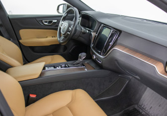 Подержанный автомобиль Volvo V60 Cross Country 2019 года (9 фото)