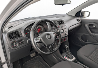 Подержанный автомобиль Volkswagen Polo Sedan 2019 года (16 фото)