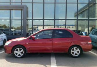 Подержанный автомобиль Mitsubishi Lancer Sedan 2005 года (8 фото)