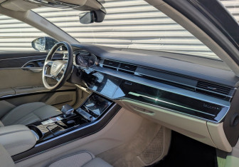 Подержанный автомобиль Audi A8 2020 года (11 фото)