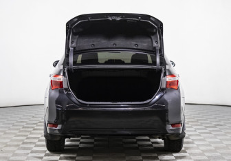 Подержанный автомобиль Toyota Corolla Sedan 2013 года (17 фото)
